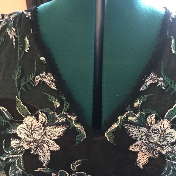 Marchesa Short Sleeve Embroidered Cocktail Dress - Picture 4 of 9